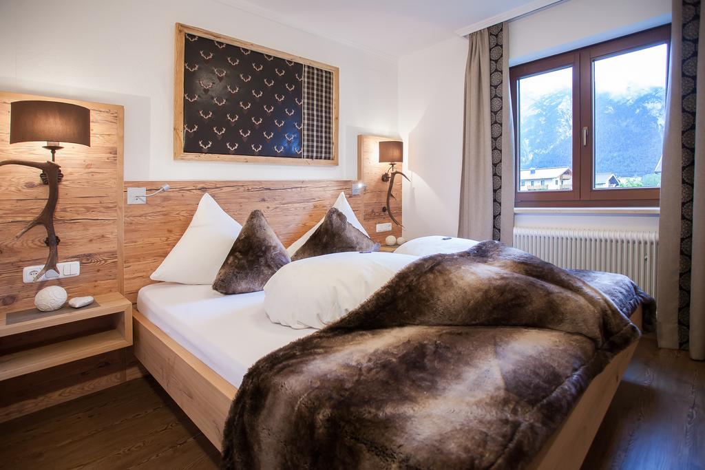 Alpenherz Ferienwohnungen Pertisau Szoba fotó